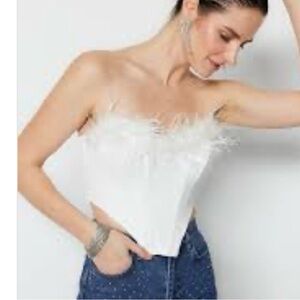 ✨ White Feather Trim Corset Top ✨
Size XSMALL